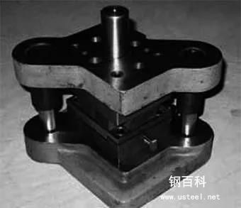 冲孔落料级进模 从小孔成形来看凸模与凹模用钢的门道